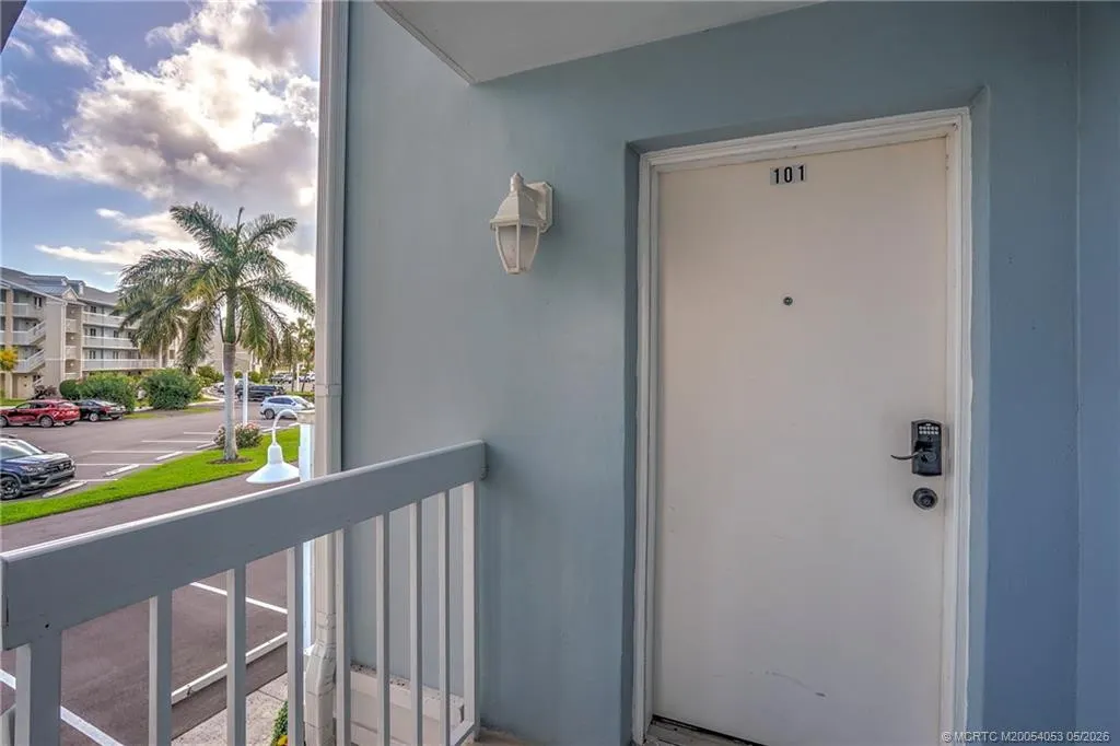 10 NE Plantation Road #101