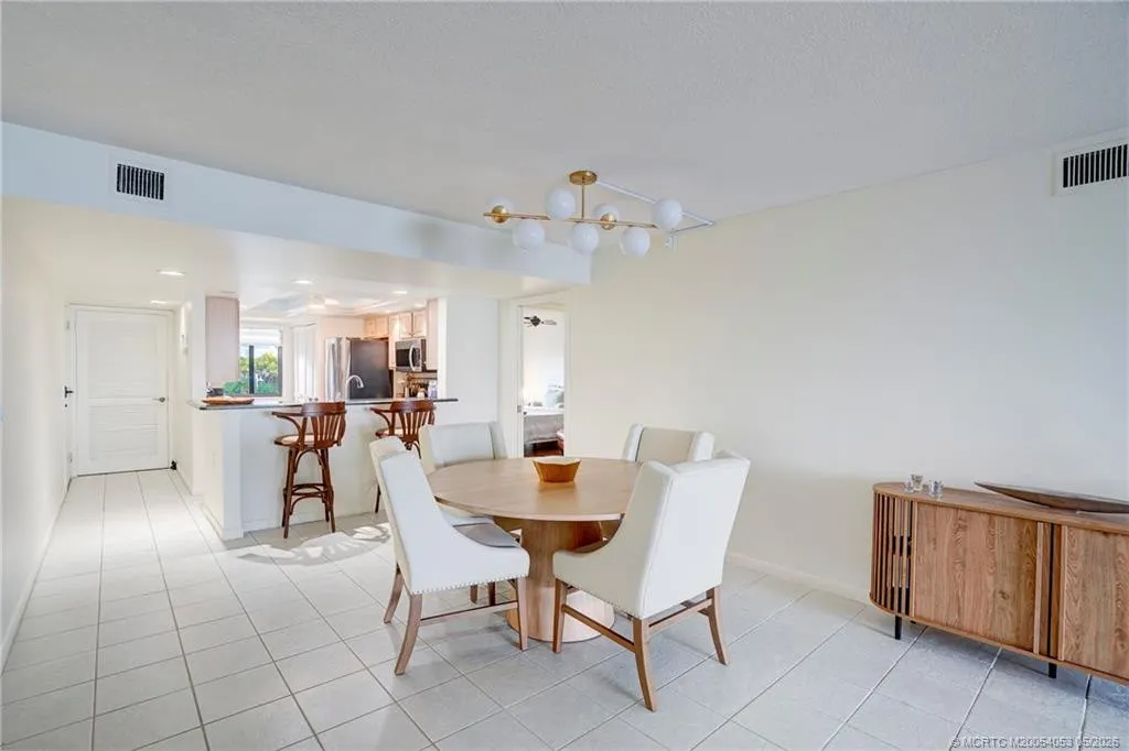 10 NE Plantation Road #101