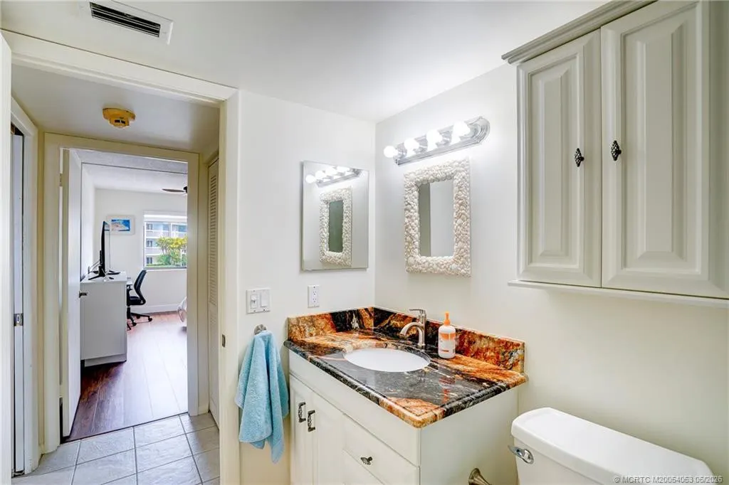 10 NE Plantation Road #101