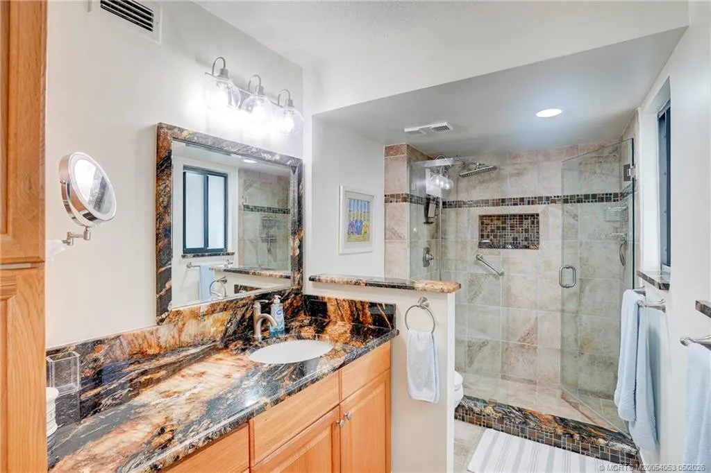 10 NE Plantation Road #101