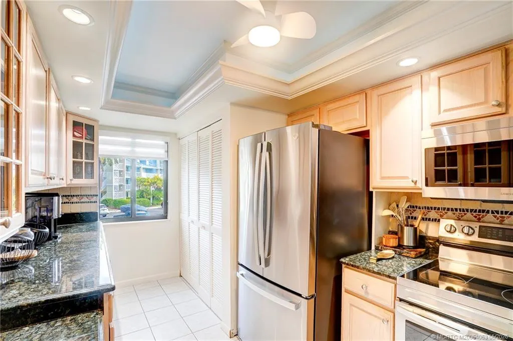 10 NE Plantation Road #101