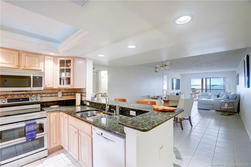 10 NE Plantation Road #101