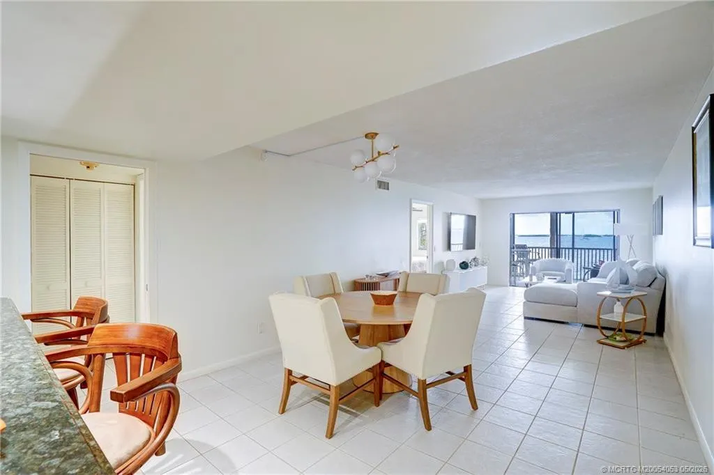 10 NE Plantation Road #101