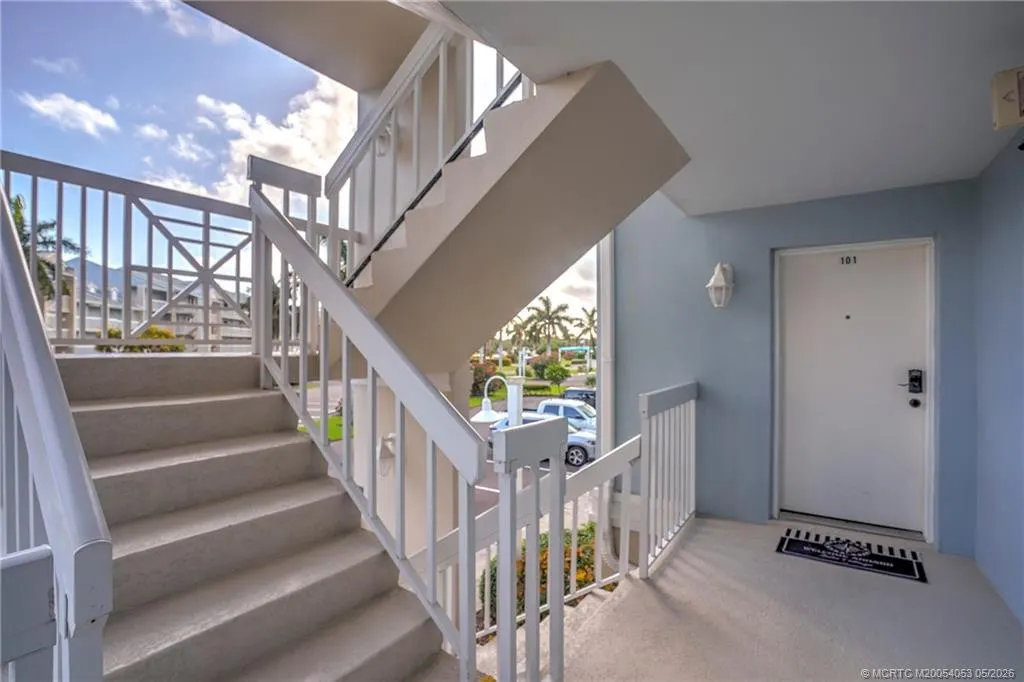 10 NE Plantation Road #101
