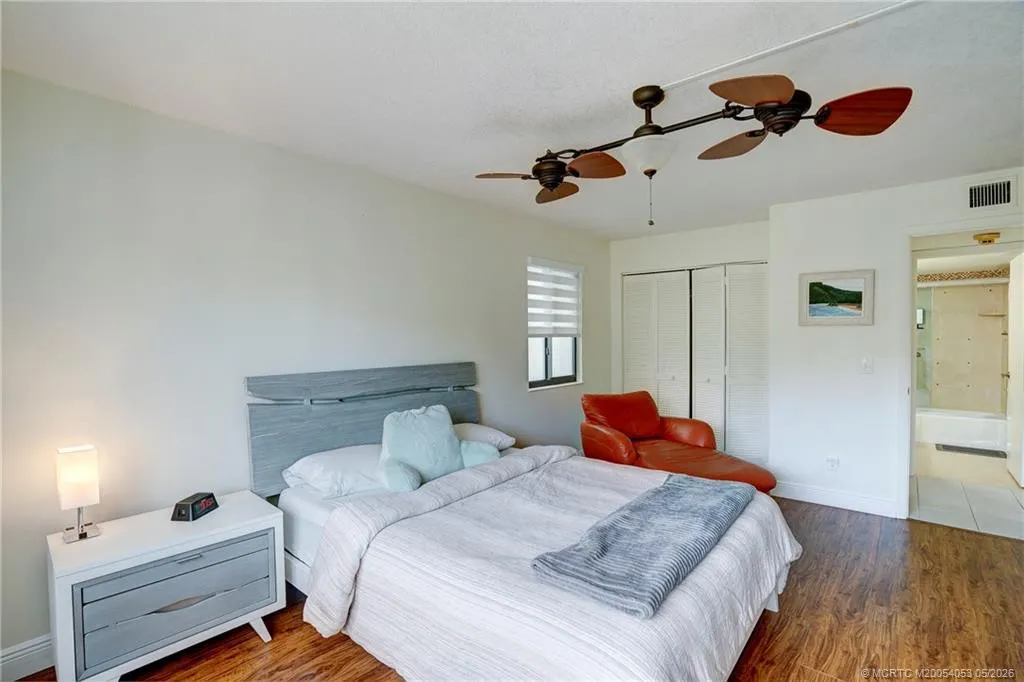 10 NE Plantation Road #101