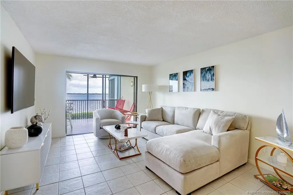 10 NE Plantation Road #101