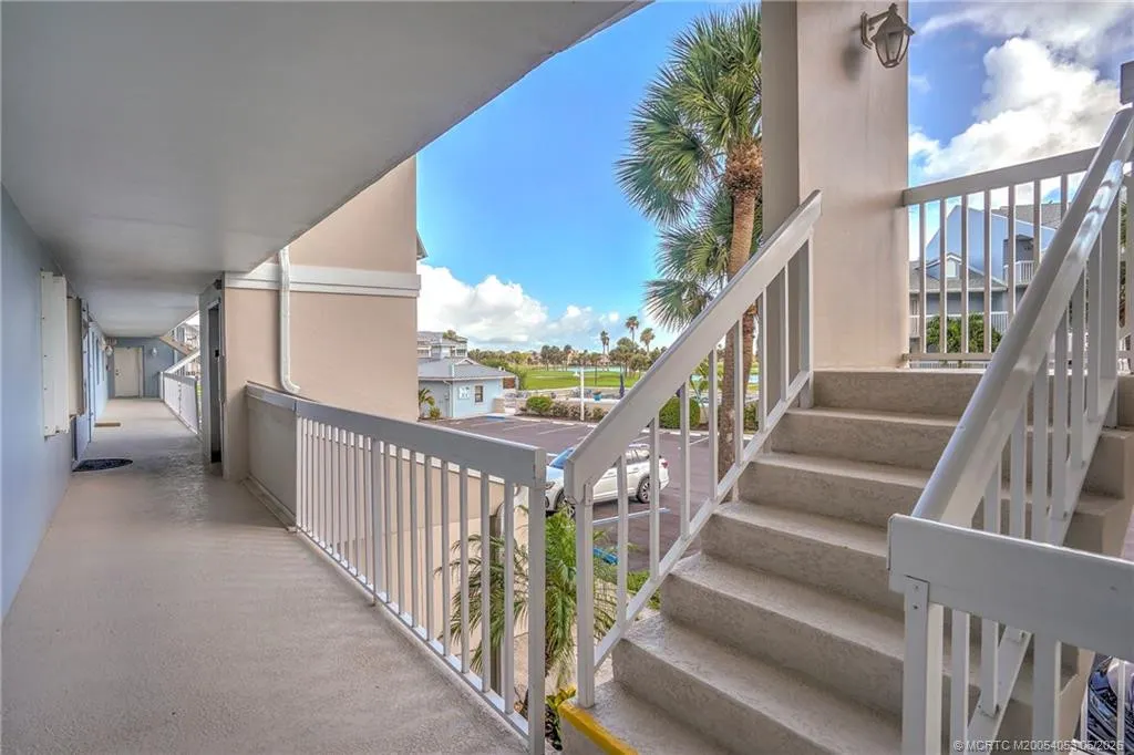 10 NE Plantation Road #101