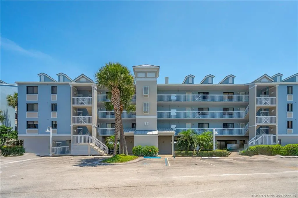 10 NE Plantation Road #101