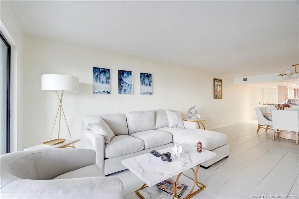 10 NE Plantation Road #101