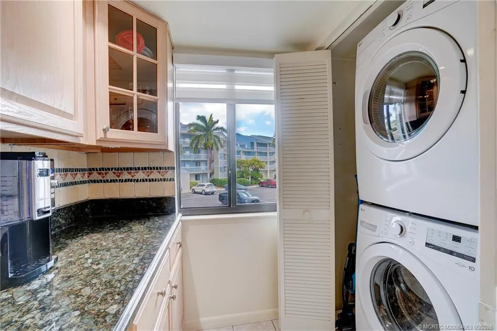 10 NE Plantation Road #101