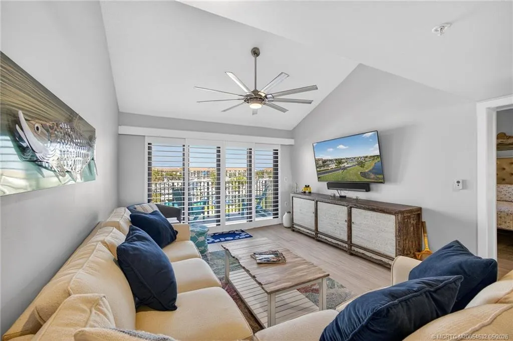 901 Seafarer Circle #504