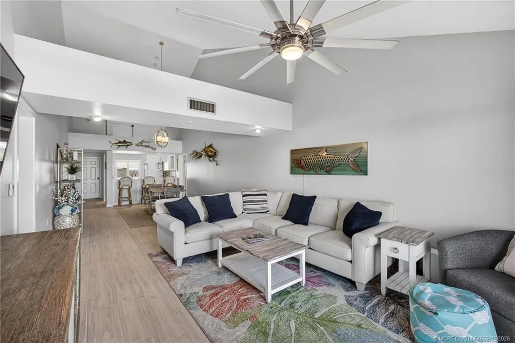 901 Seafarer Circle #504