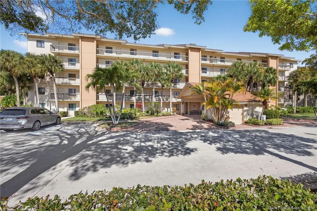 901 Seafarer Circle #504