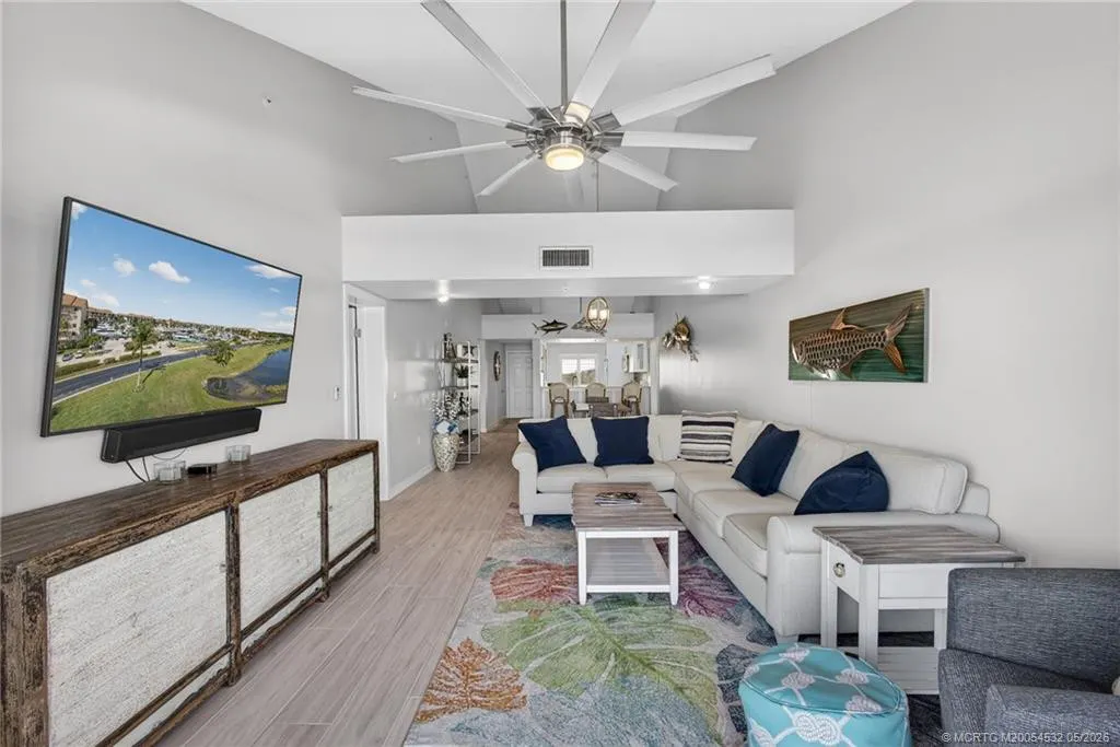 901 Seafarer Circle #504