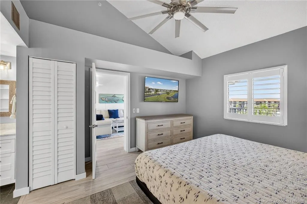 901 Seafarer Circle #504