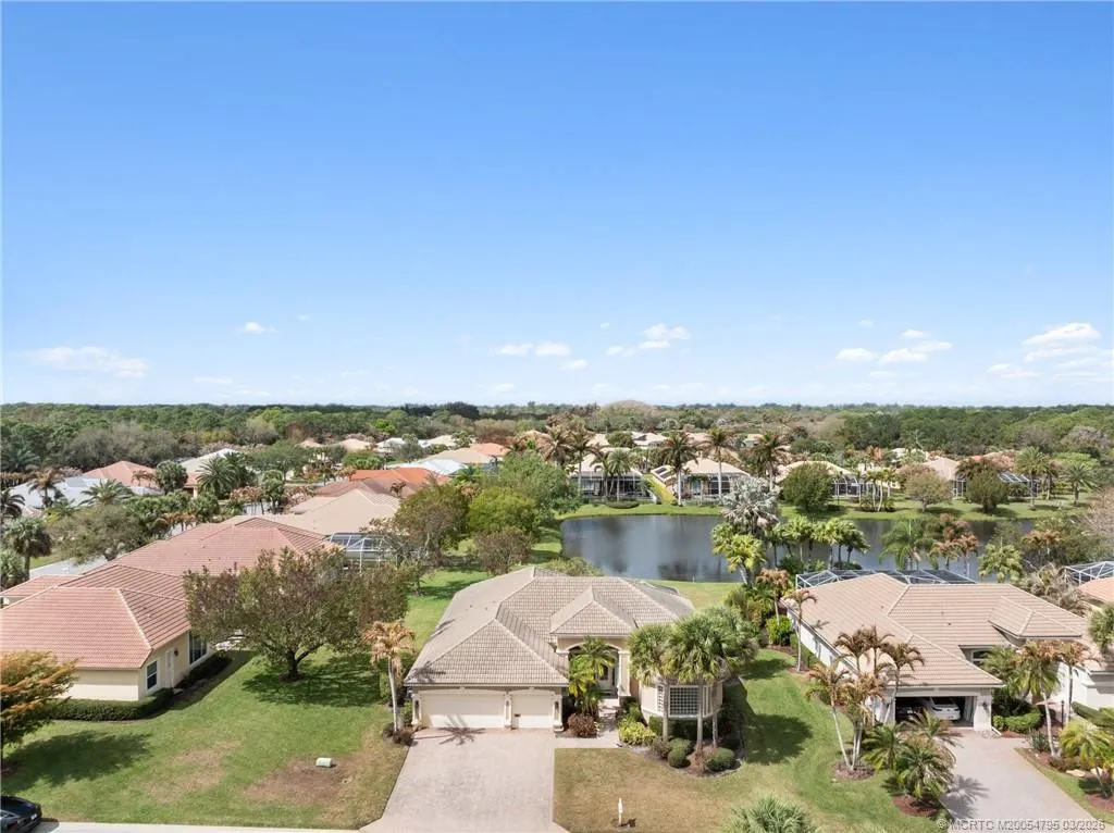 758 SW Blue Stem Way