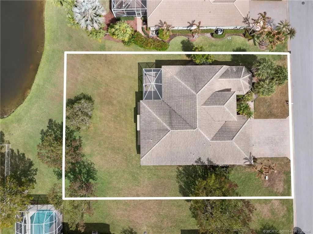 758 SW Blue Stem Way