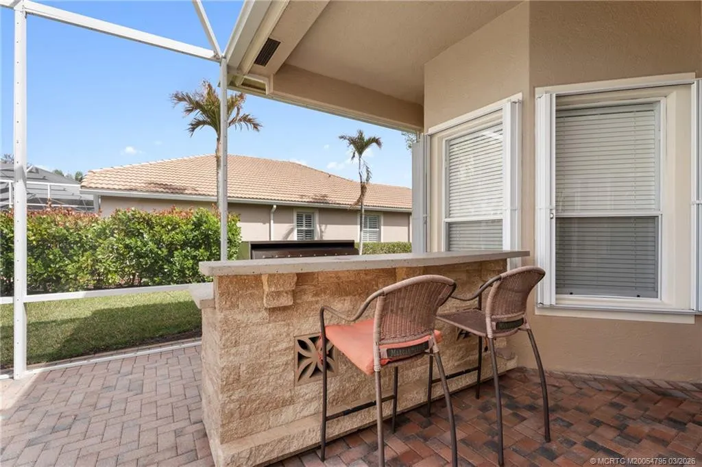 758 SW Blue Stem Way