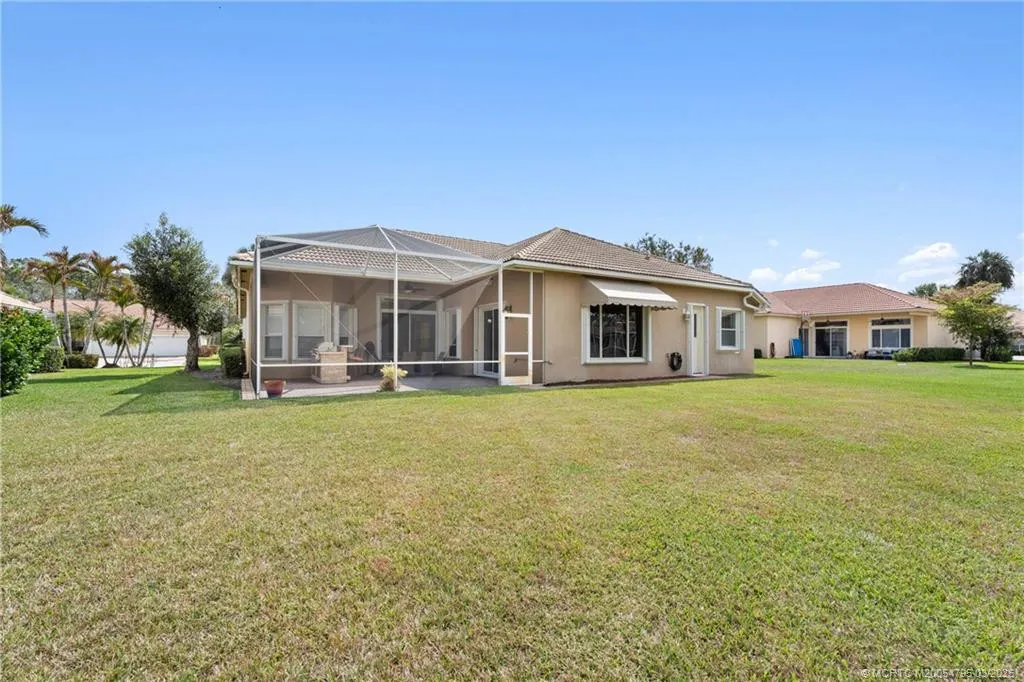 758 SW Blue Stem Way