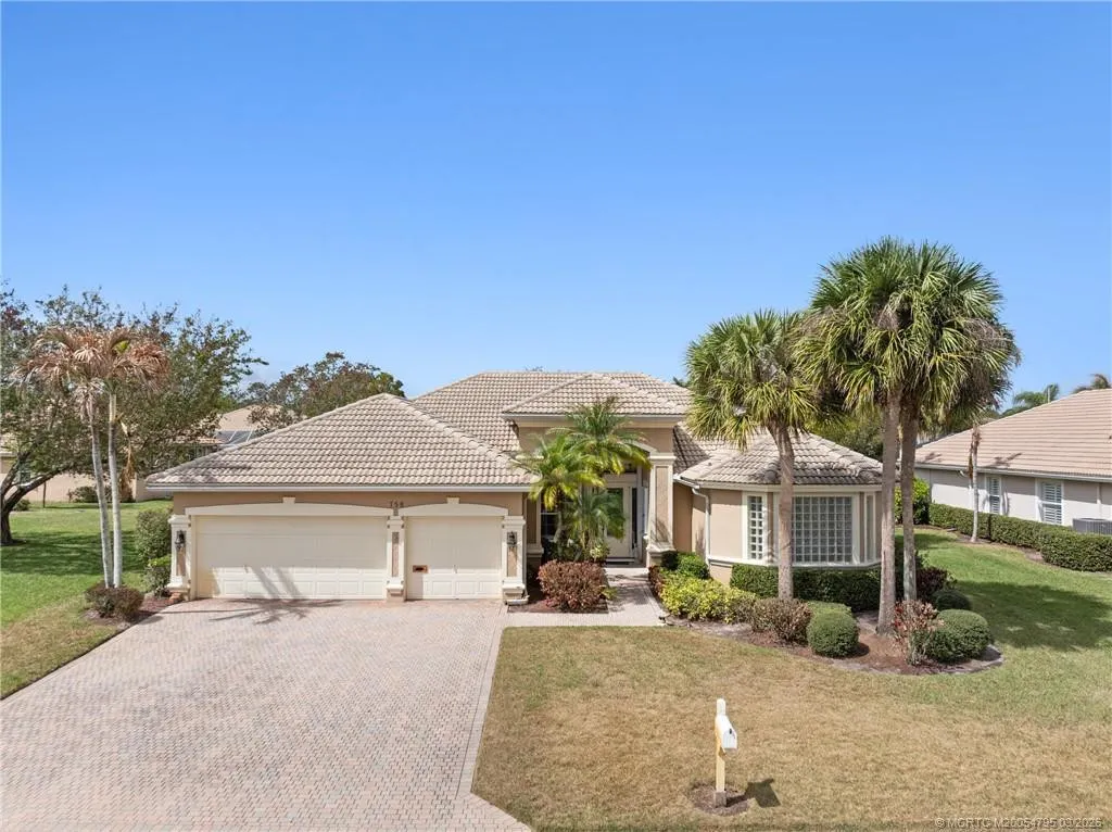 758 SW Blue Stem Way