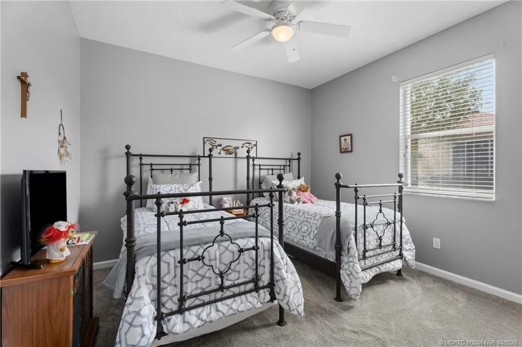 758 SW Blue Stem Way
