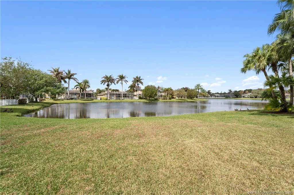 758 SW Blue Stem Way