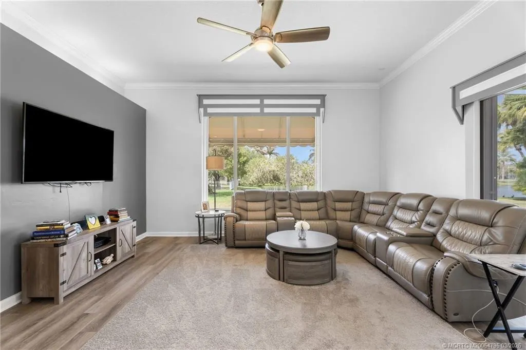 758 SW Blue Stem Way