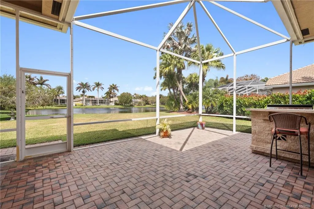 758 SW Blue Stem Way