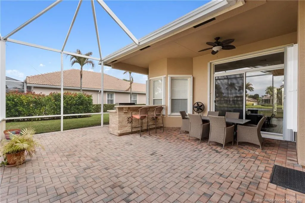 758 SW Blue Stem Way