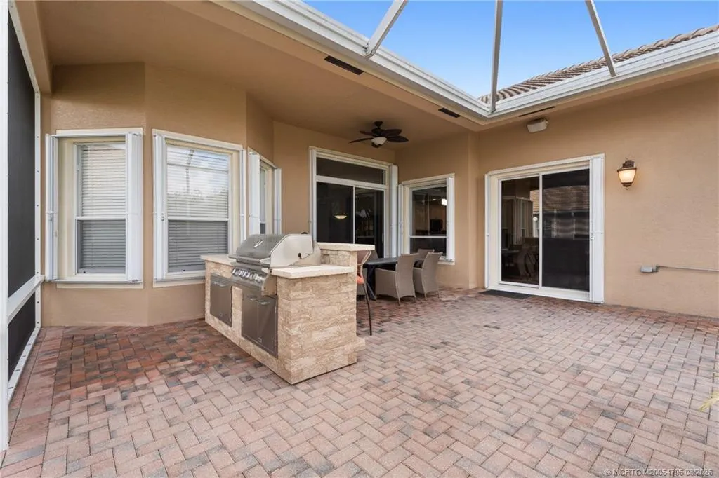 758 SW Blue Stem Way