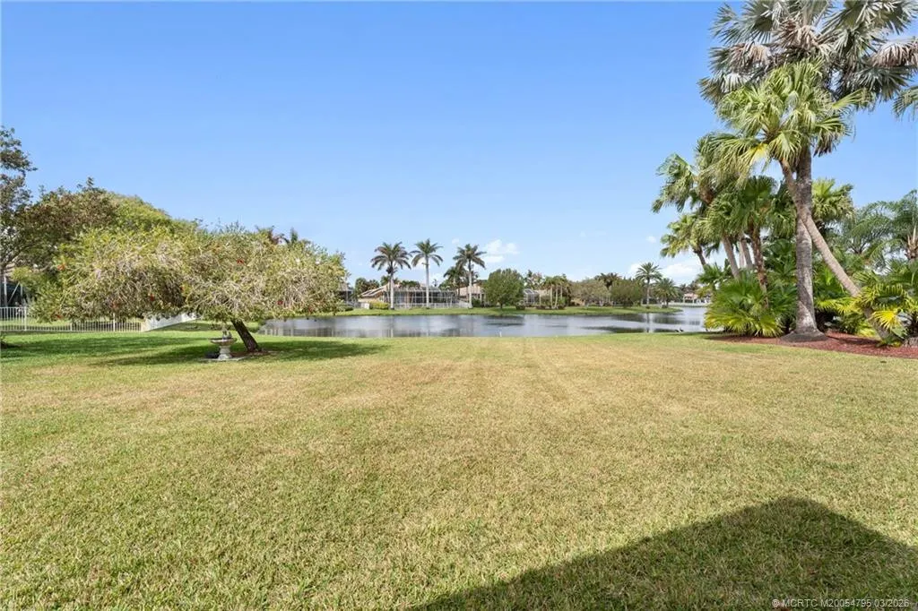 758 SW Blue Stem Way