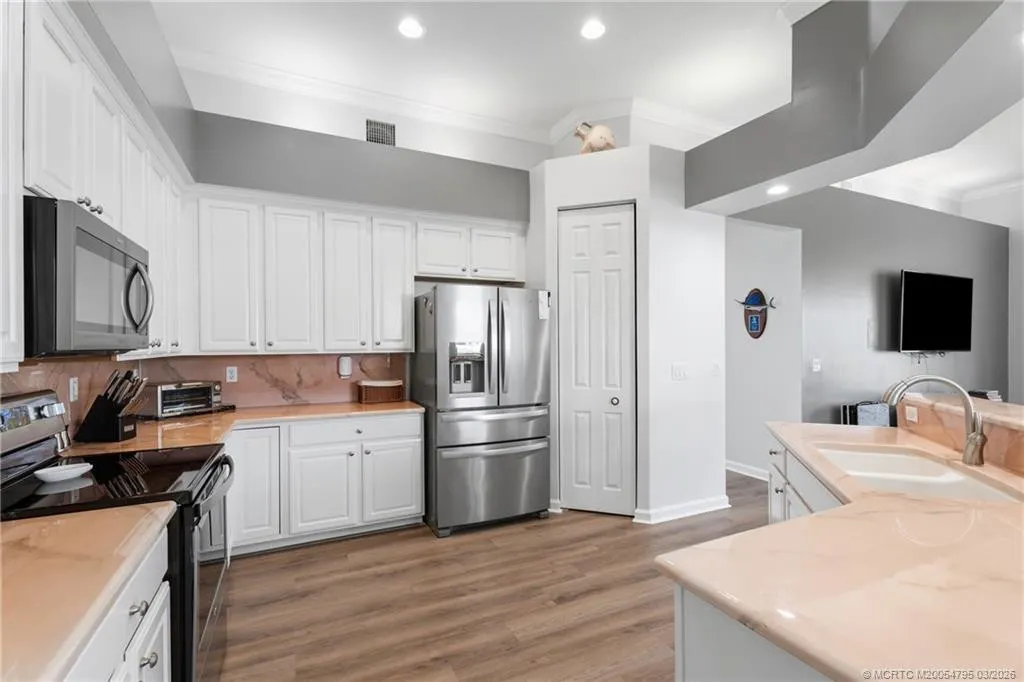 758 SW Blue Stem Way