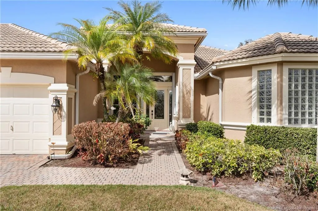 758 SW Blue Stem Way