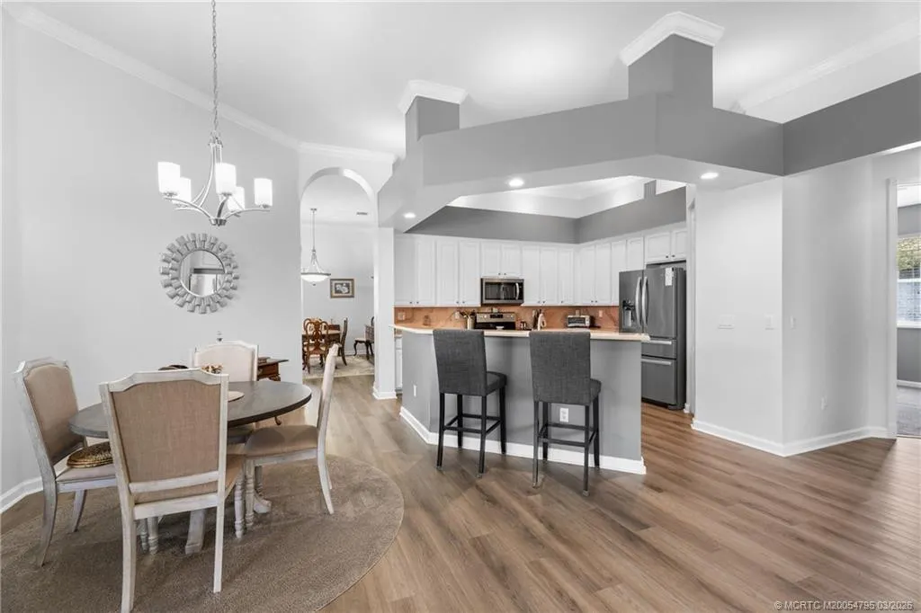 758 SW Blue Stem Way