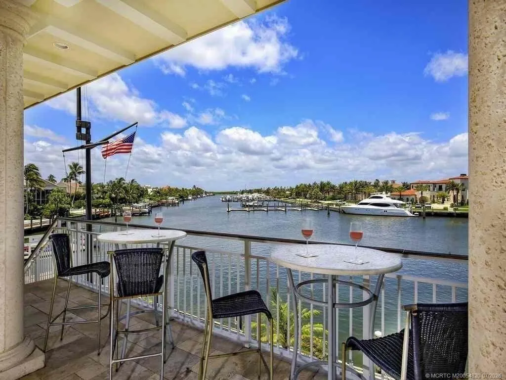 2001 SE Sailfish Point Boulevard #212