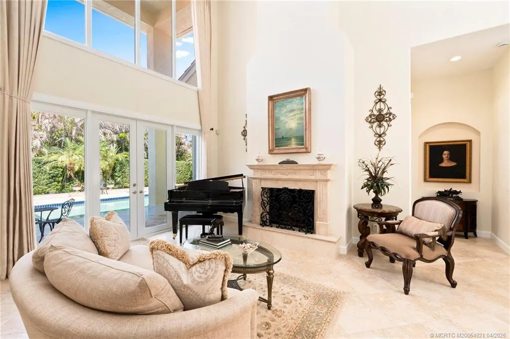 4 Castle Hill Way