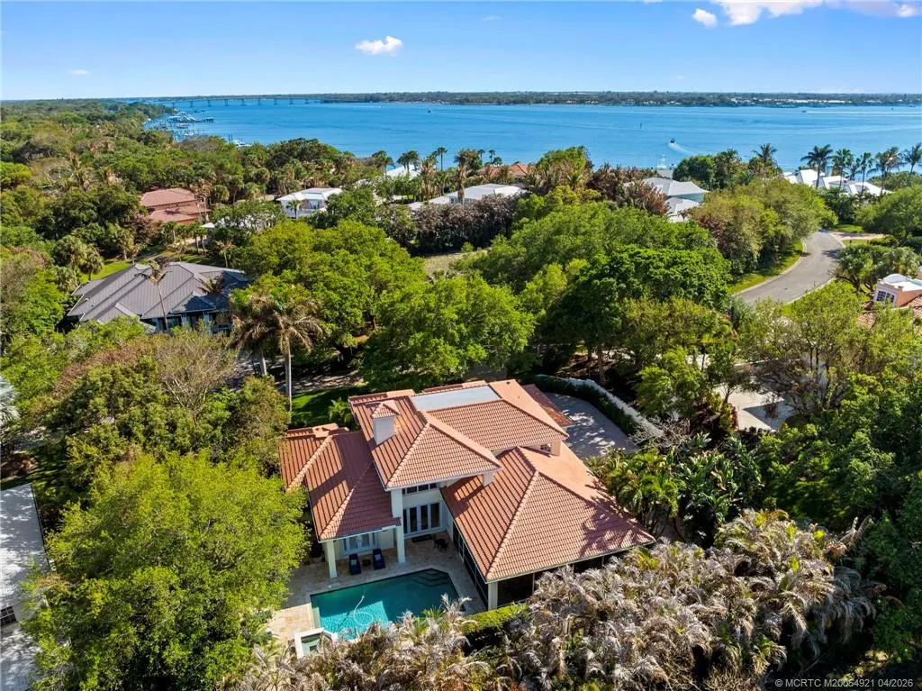 4 Castle Hill Way