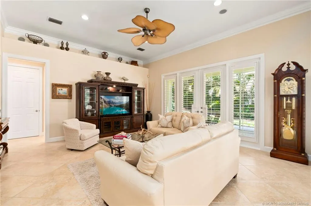 4 Castle Hill Way