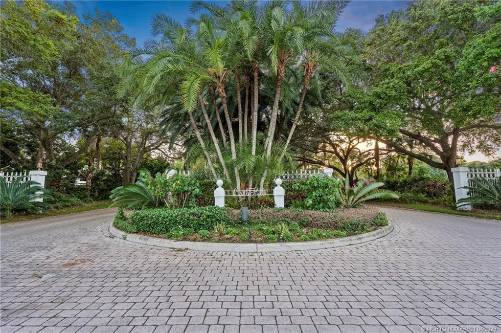 4 Castle Hill Way