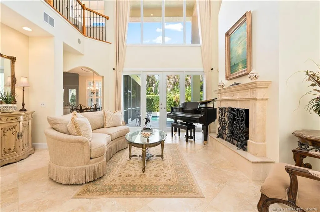 4 Castle Hill Way
