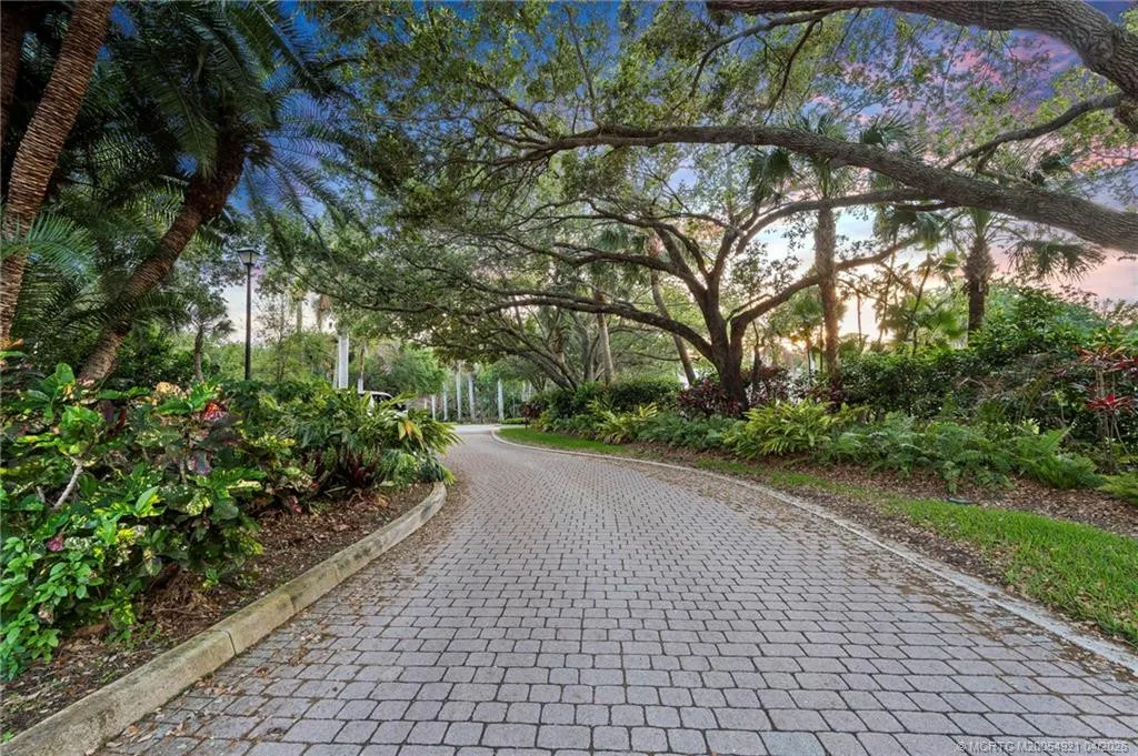 4 Castle Hill Way