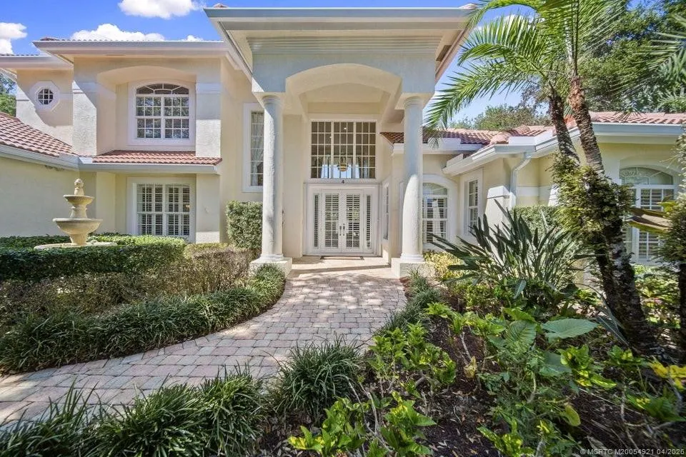 4 Castle Hill Way