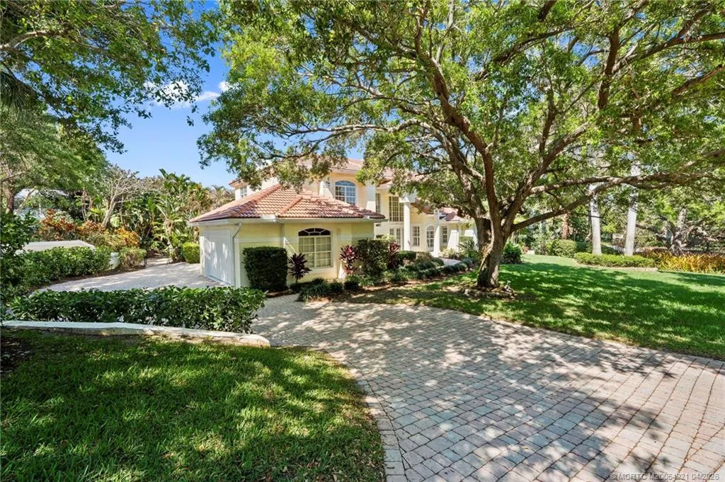 4 Castle Hill Way