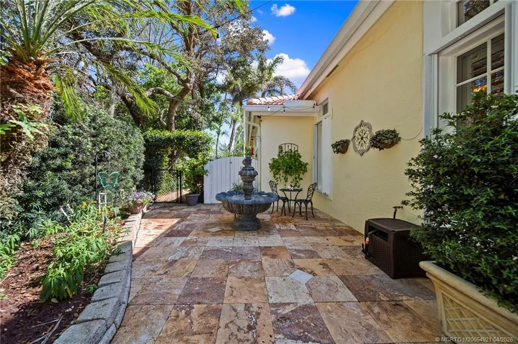 4 Castle Hill Way