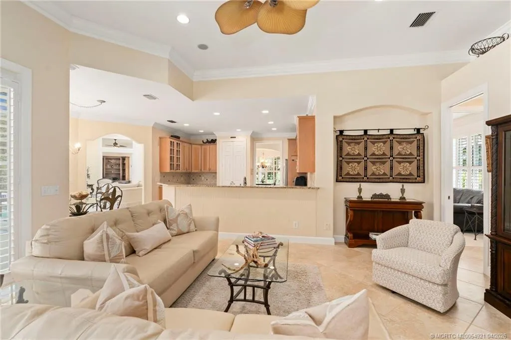 4 Castle Hill Way