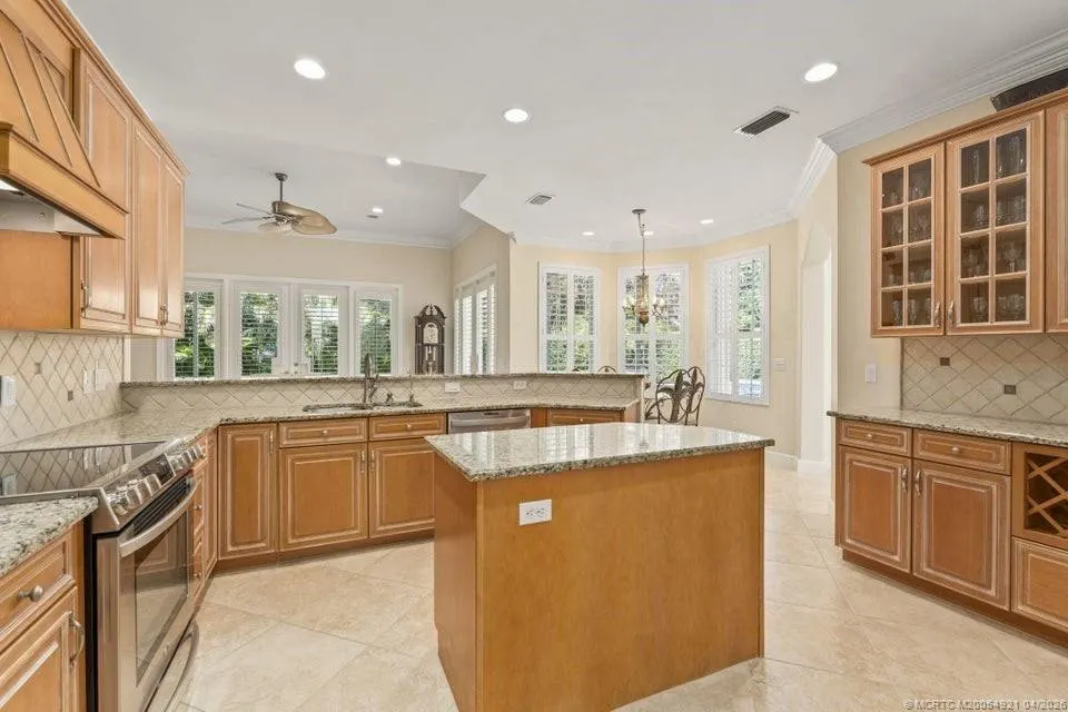 4 Castle Hill Way
