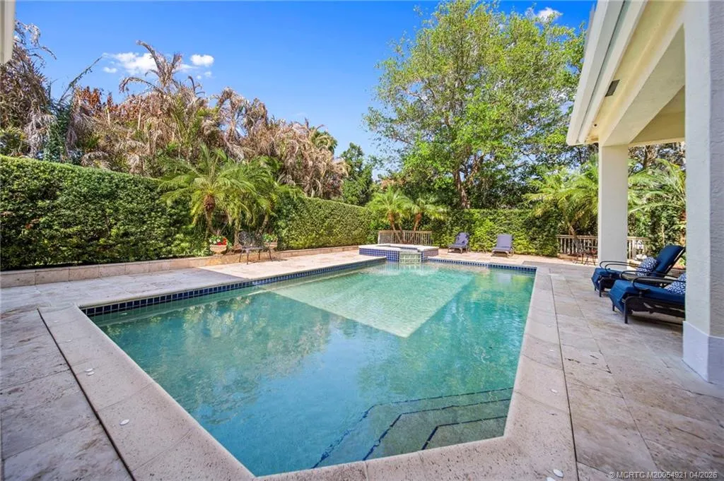 4 Castle Hill Way
