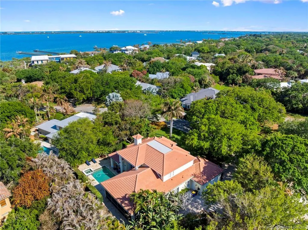 4 Castle Hill Way