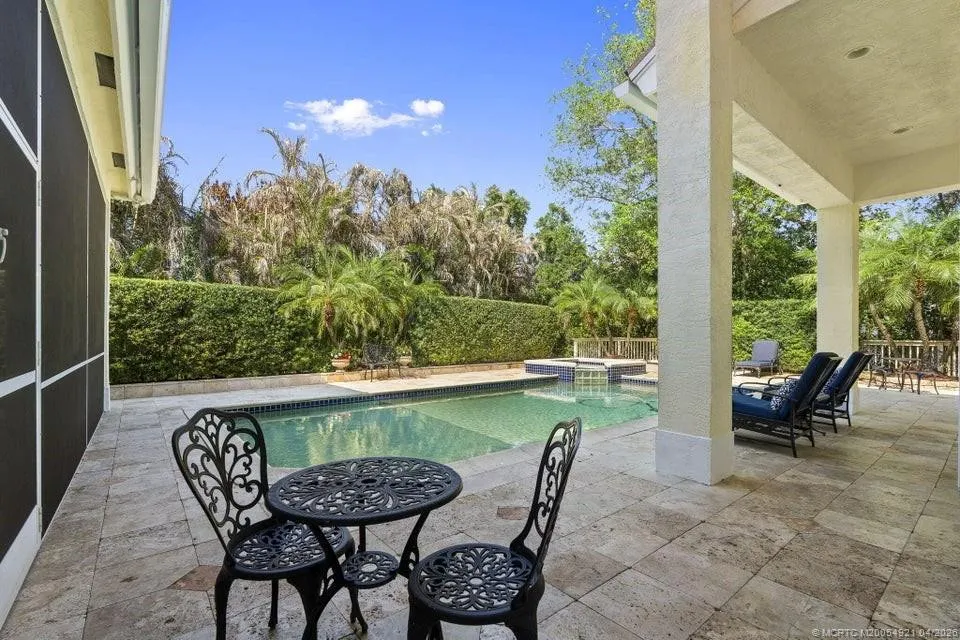 4 Castle Hill Way