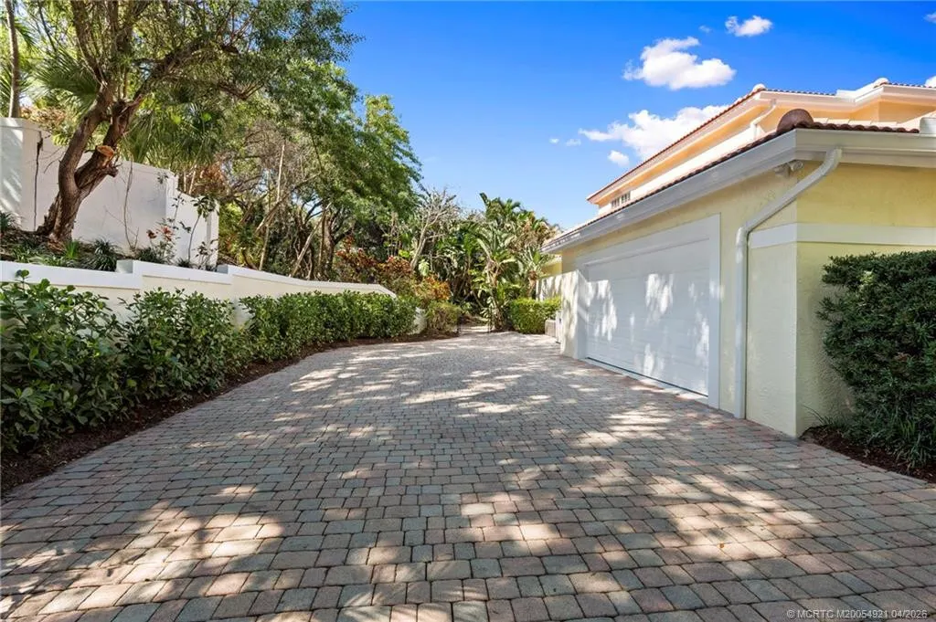 4 Castle Hill Way